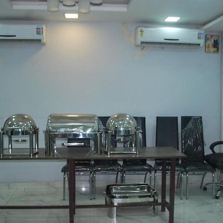 Hotel Heera International Calcutta Exteriör bild