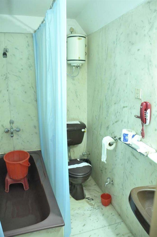 Hotel Heera International Calcutta Exteriör bild