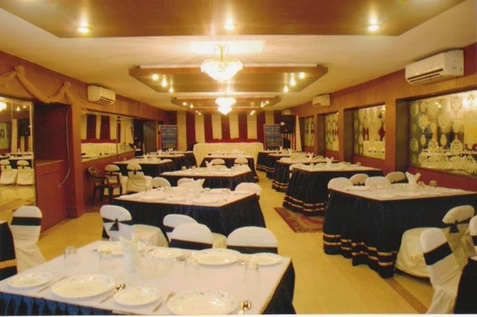 Hotel Heera International Calcutta Exteriör bild